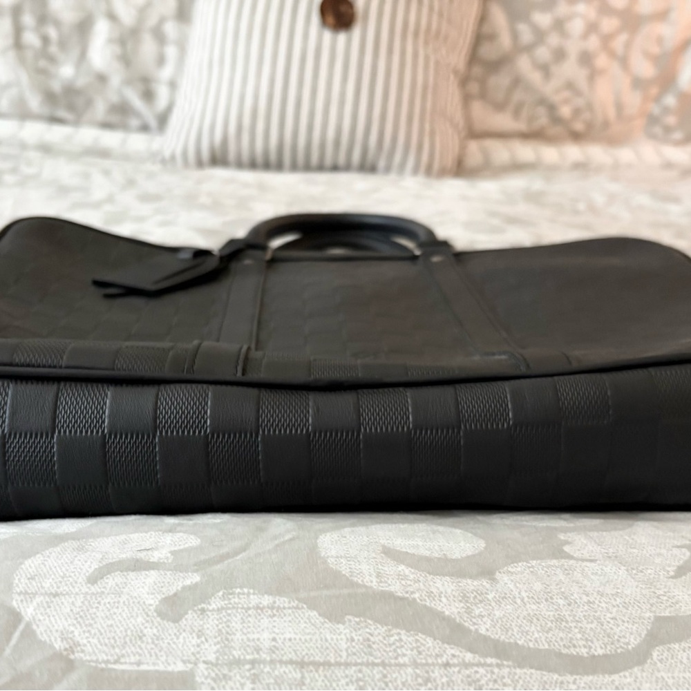 Louis Vuitton Black Infini Leather Briefcase - Picture 4 of 16